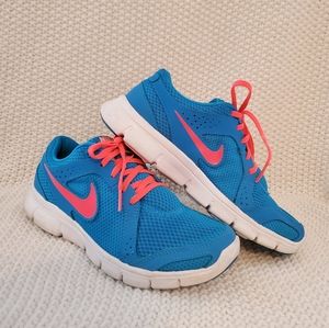 Nike tennis shoes